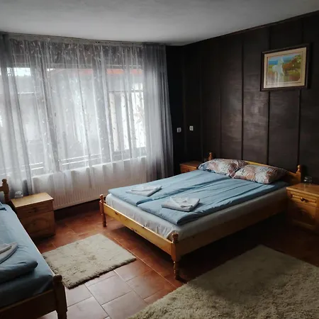 бащин дом * Apriltsi (Lovech)