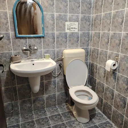 бащин дом * Aprilci