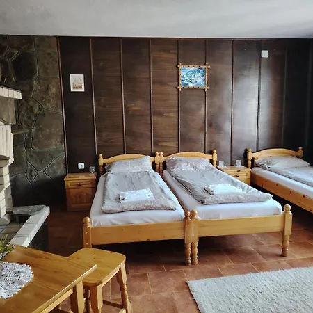 бащин дом * Aprilci